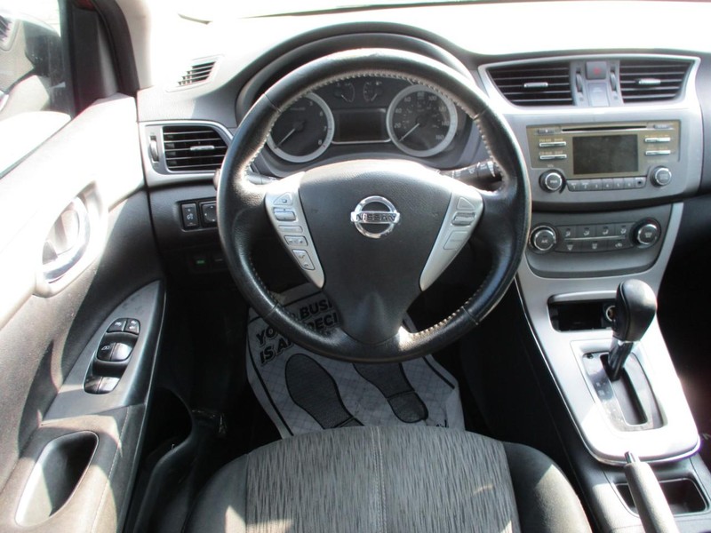 Nissan Sentra Vehicle Image 05