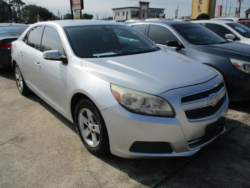 Chevrolet Malibu Vehicle Image 02