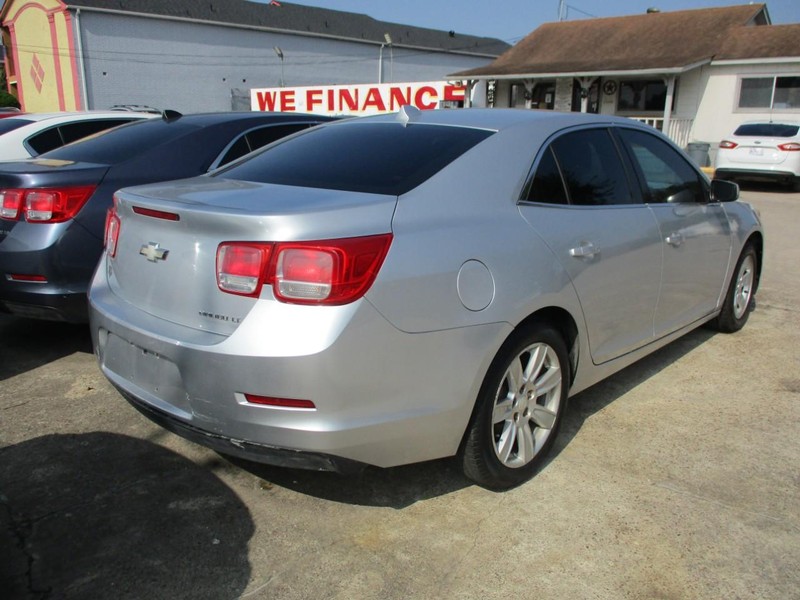 Chevrolet Malibu Vehicle Image 03