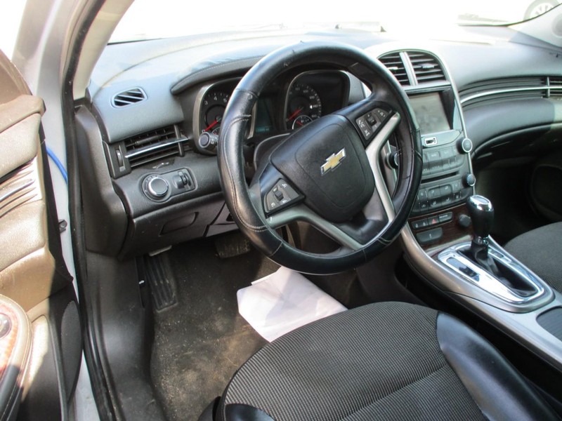 Chevrolet Malibu Vehicle Image 05