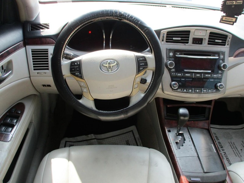 Toyota Avalon Vehicle Image 08