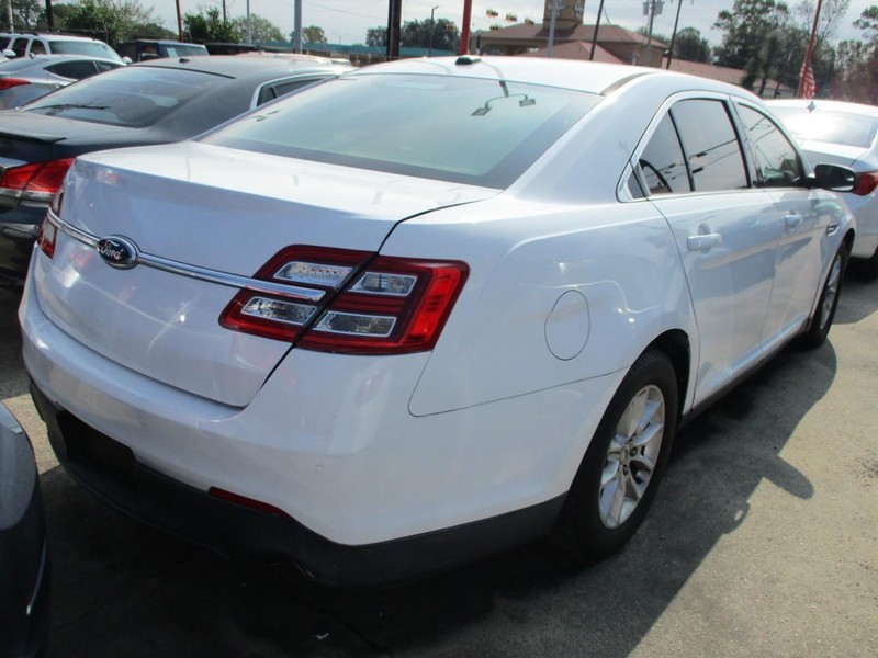 Ford Taurus Vehicle Image 03
