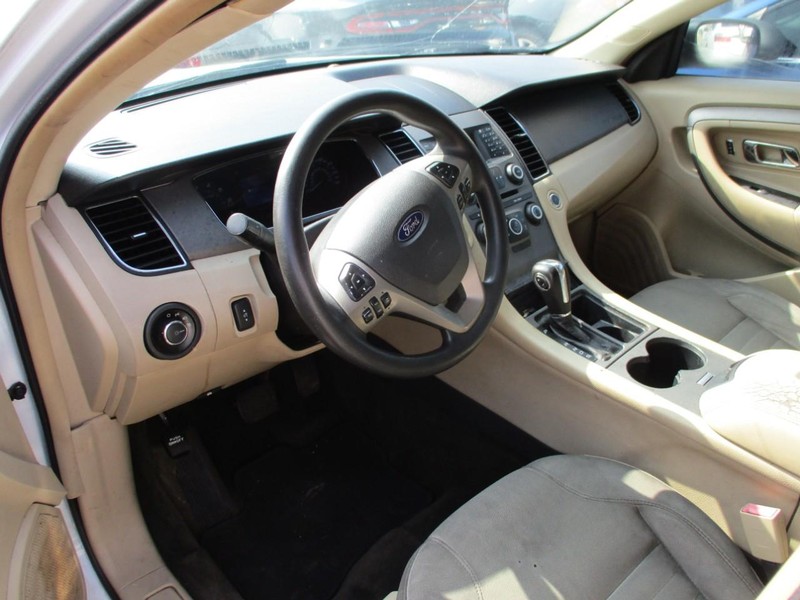 Ford Taurus Vehicle Image 05