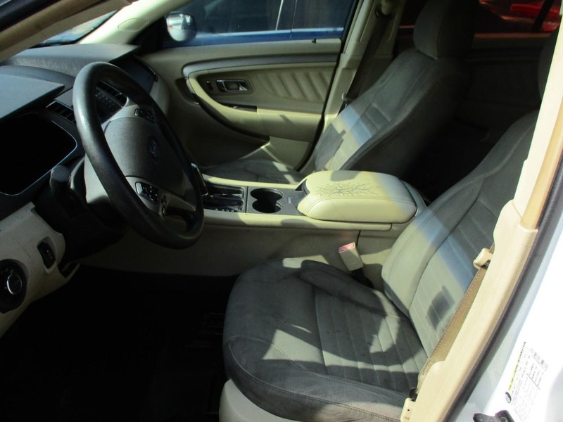 Ford Taurus Vehicle Image 06