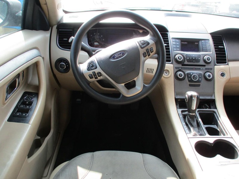 Ford Taurus Vehicle Image 07