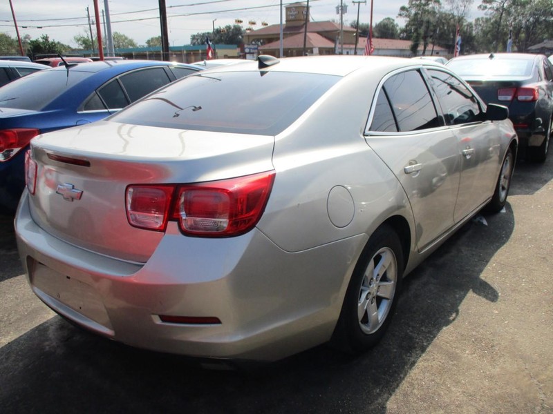 Chevrolet Malibu Vehicle Image 03
