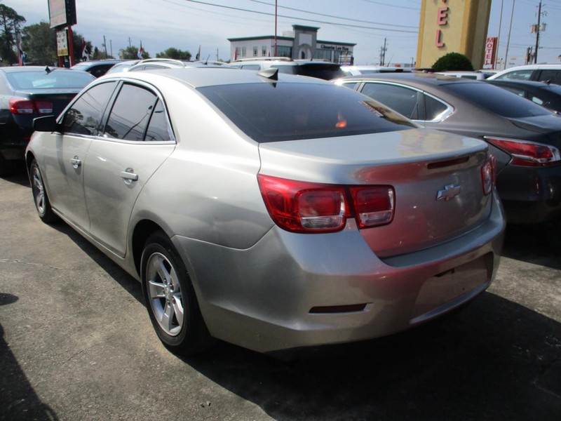 Chevrolet Malibu Vehicle Image 04