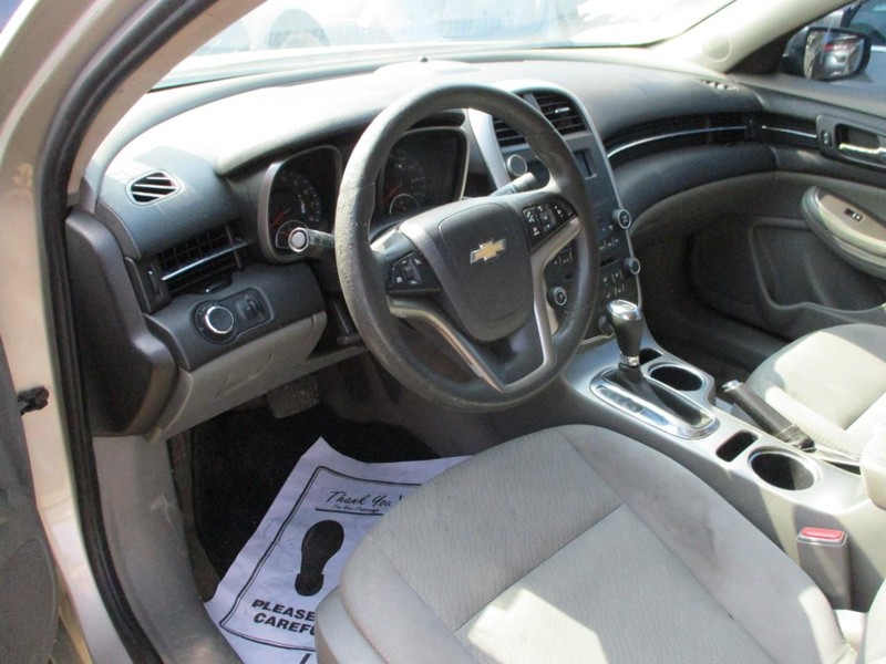 Chevrolet Malibu Vehicle Image 05
