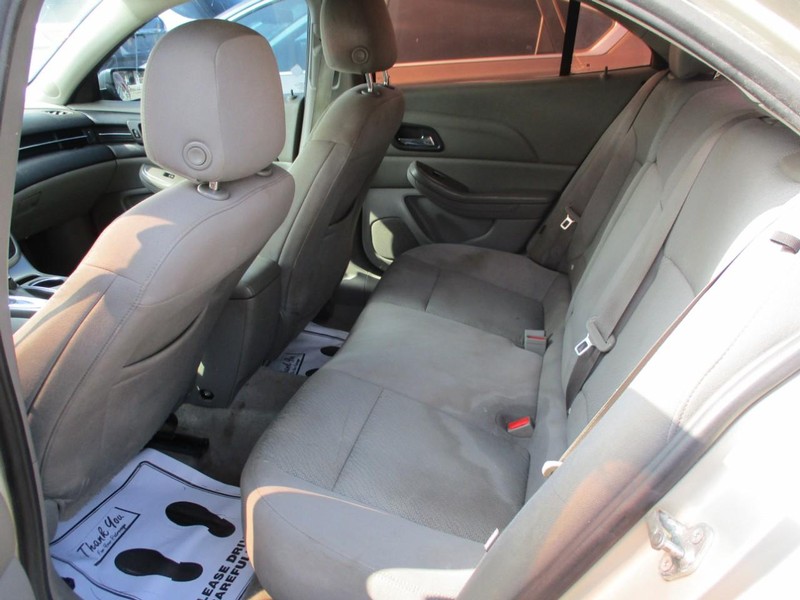 Chevrolet Malibu Vehicle Image 07