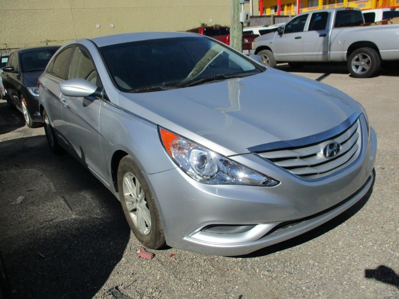 Hyundai Sonata Vehicle Image 02