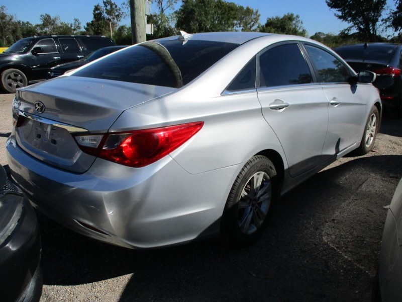 Hyundai Sonata Vehicle Image 03