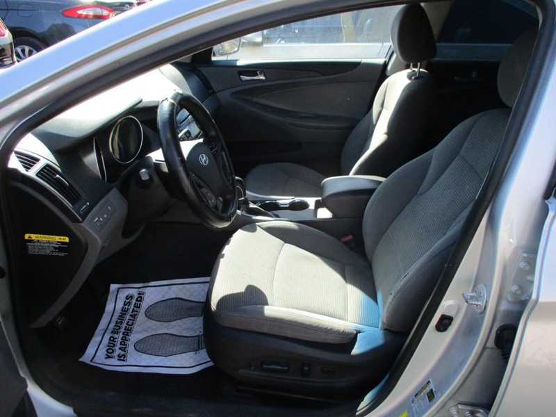 Hyundai Sonata Vehicle Image 05