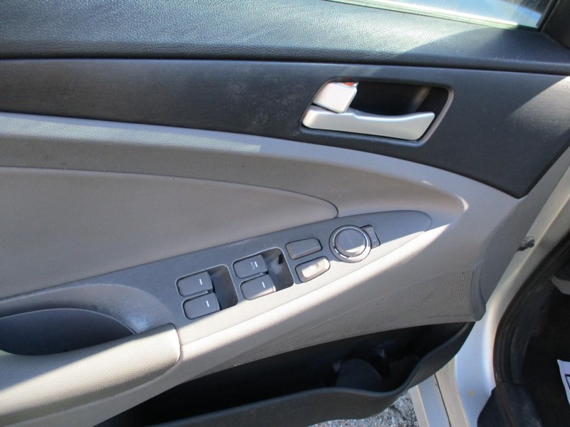 Hyundai Sonata Vehicle Image 06