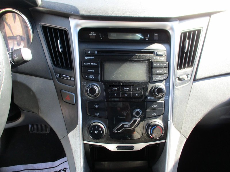 Hyundai Sonata Vehicle Image 08