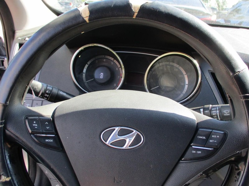 Hyundai Sonata Vehicle Image 09