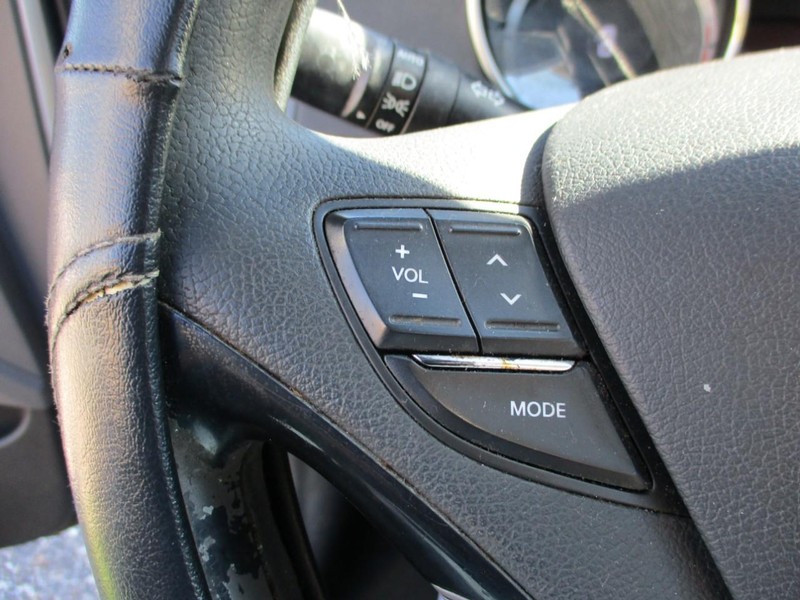 Hyundai Sonata Vehicle Image 11