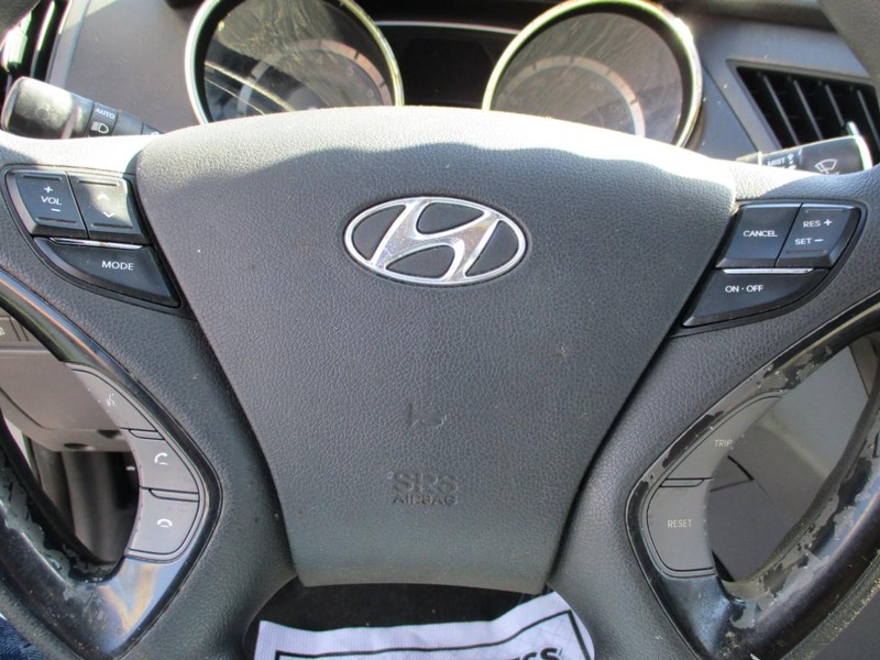 Hyundai Sonata Vehicle Image 12