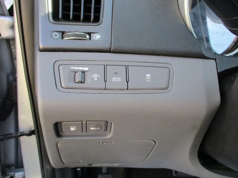Hyundai Sonata Vehicle Image 13