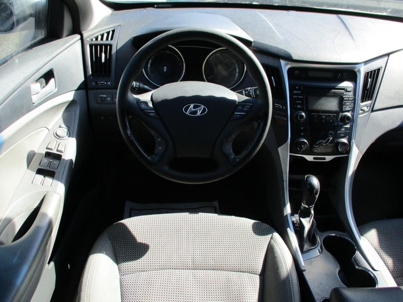 Hyundai Sonata Vehicle Image 14