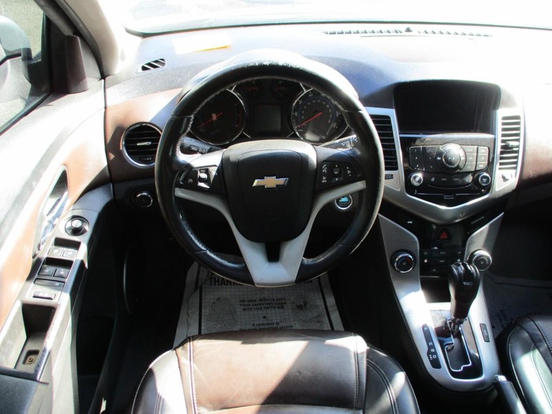 Chevrolet Cruze Vehicle Image 13