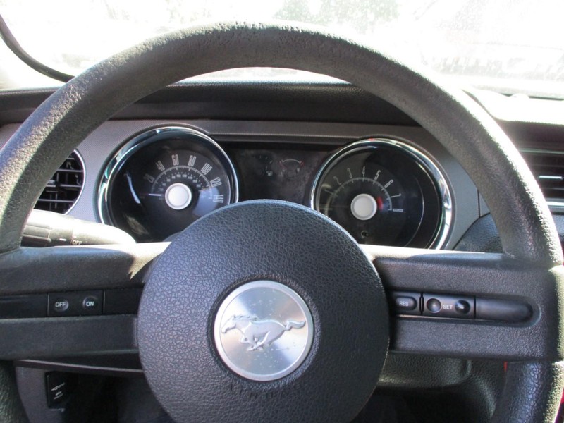 Ford Mustang Vehicle Image 09