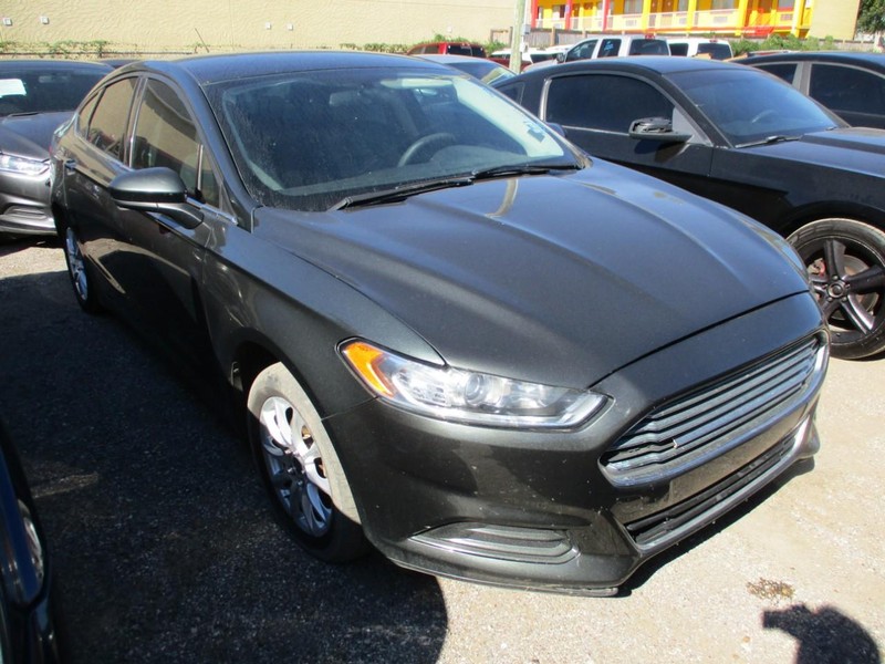 Ford Fusion Vehicle Image 02