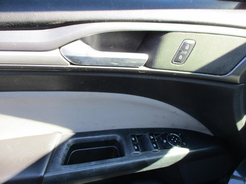 Ford Fusion Vehicle Image 06