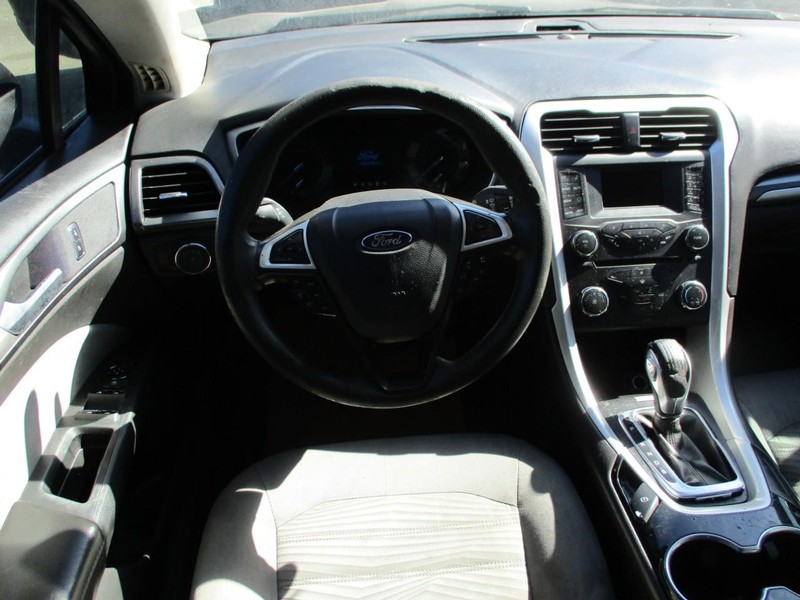 Ford Fusion Vehicle Image 09