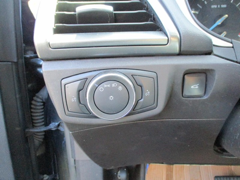 Ford Fusion Vehicle Image 14