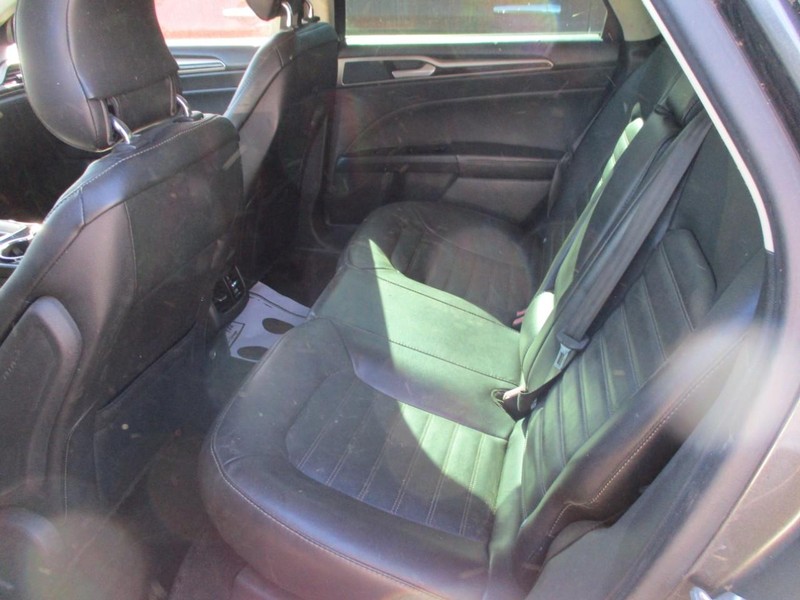 Ford Fusion Vehicle Image 09