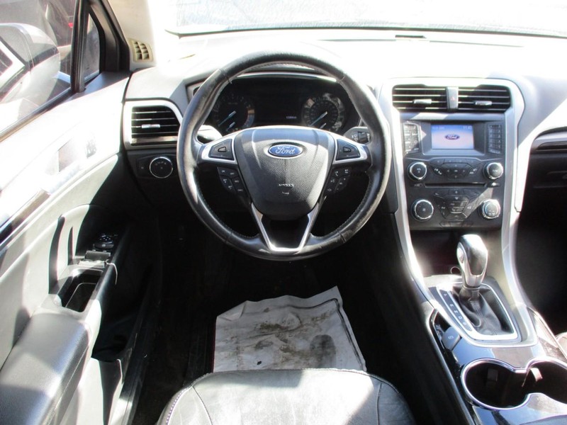 Ford Fusion Vehicle Image 10