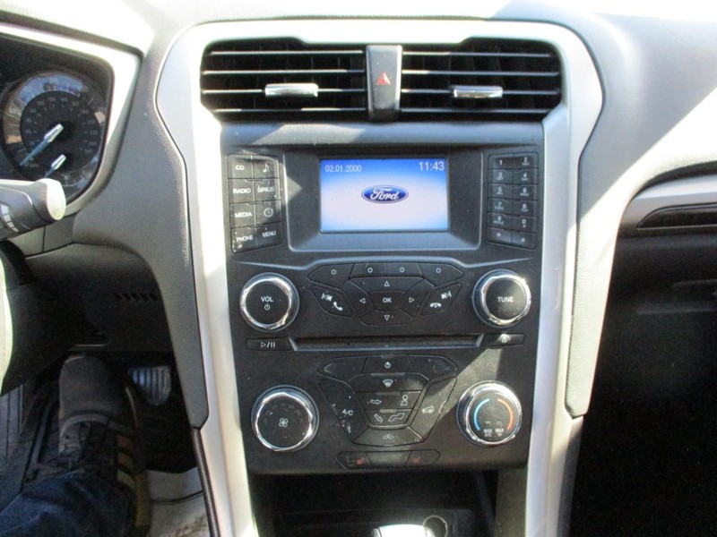 Ford Fusion Vehicle Image 11
