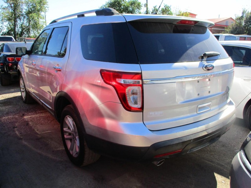 Ford Explorer Vehicle Image 04