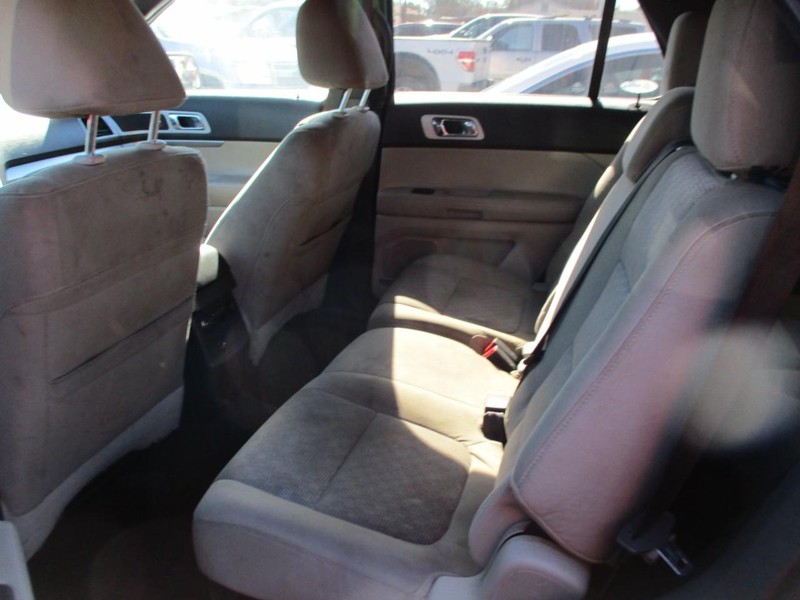 Ford Explorer Vehicle Image 09
