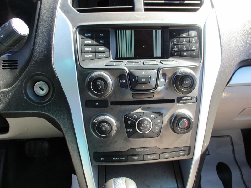 Ford Explorer Vehicle Image 12