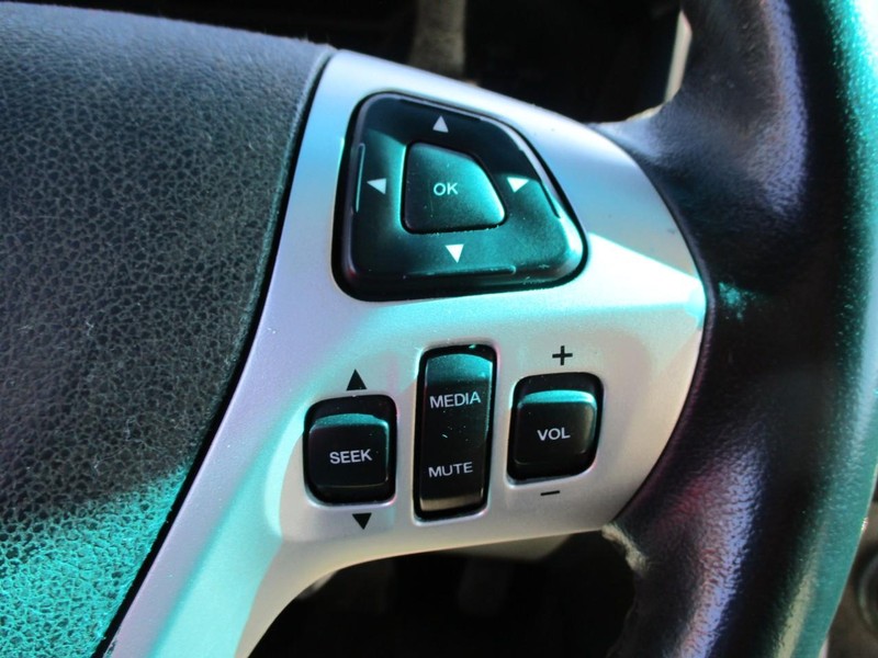 Ford Explorer Vehicle Image 14