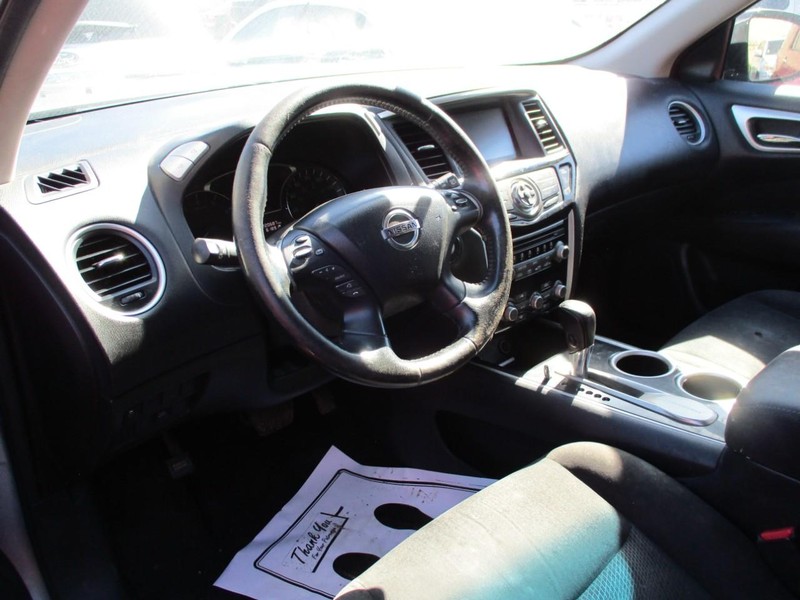 Nissan Pathfinder Vehicle Image 05