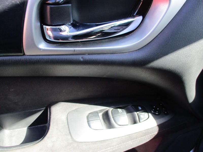 Nissan Pathfinder Vehicle Image 06