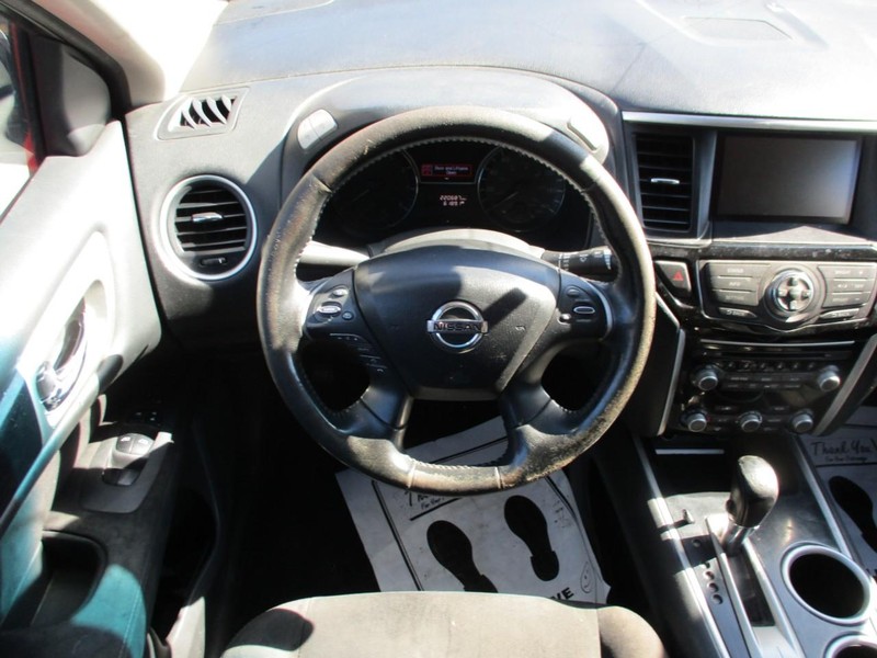 Nissan Pathfinder Vehicle Image 12