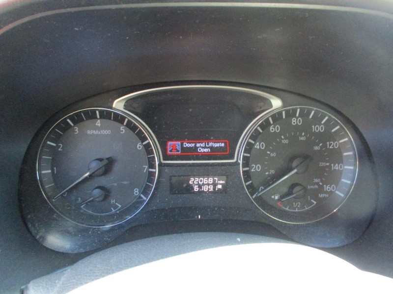 Nissan Pathfinder Vehicle Image 13