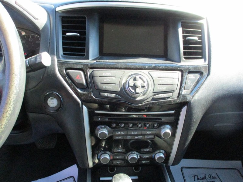 Nissan Pathfinder Vehicle Image 14
