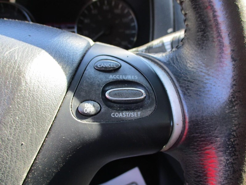 Nissan Pathfinder Vehicle Image 15
