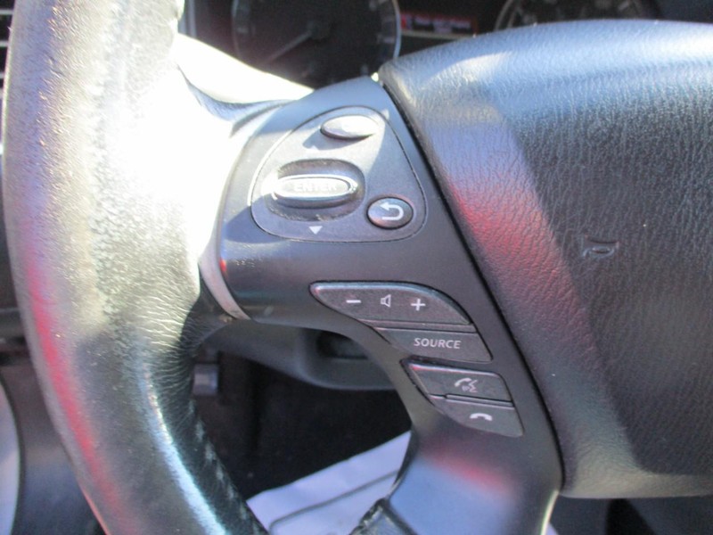 Nissan Pathfinder Vehicle Image 16