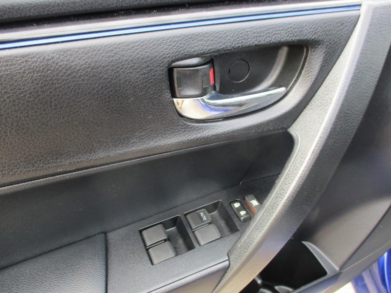 Toyota Corolla Vehicle Image 09