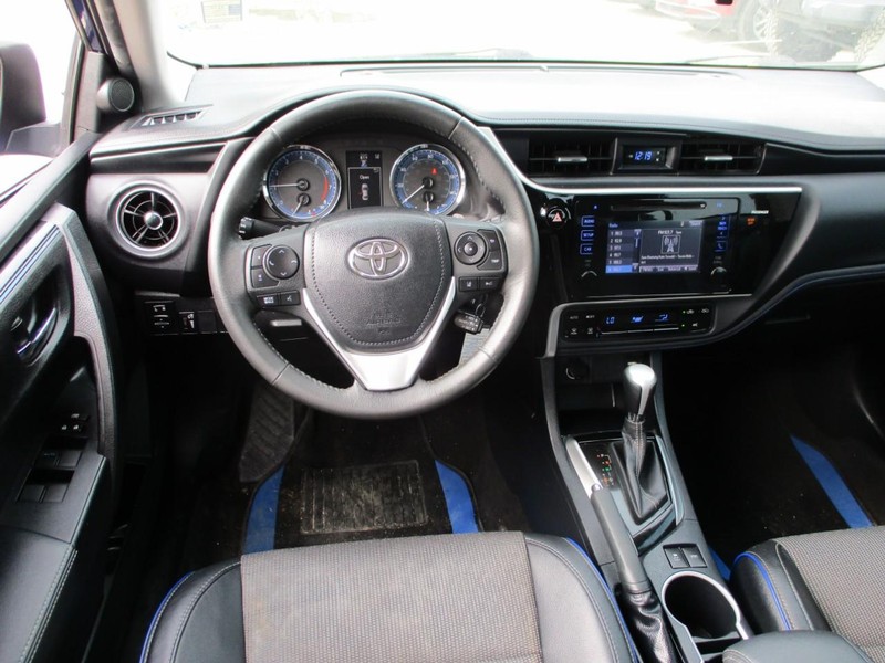 Toyota Corolla Vehicle Image 12