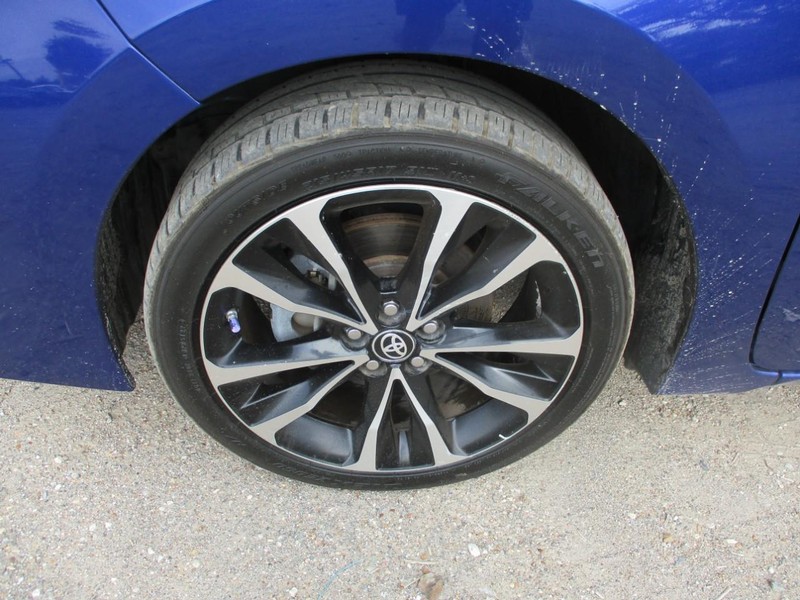 Toyota Corolla Vehicle Image 14