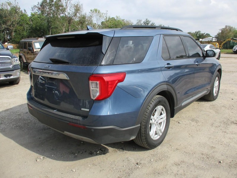 Ford Explorer Vehicle Image 04