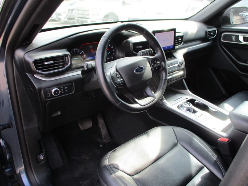 Ford Explorer Vehicle Image 07