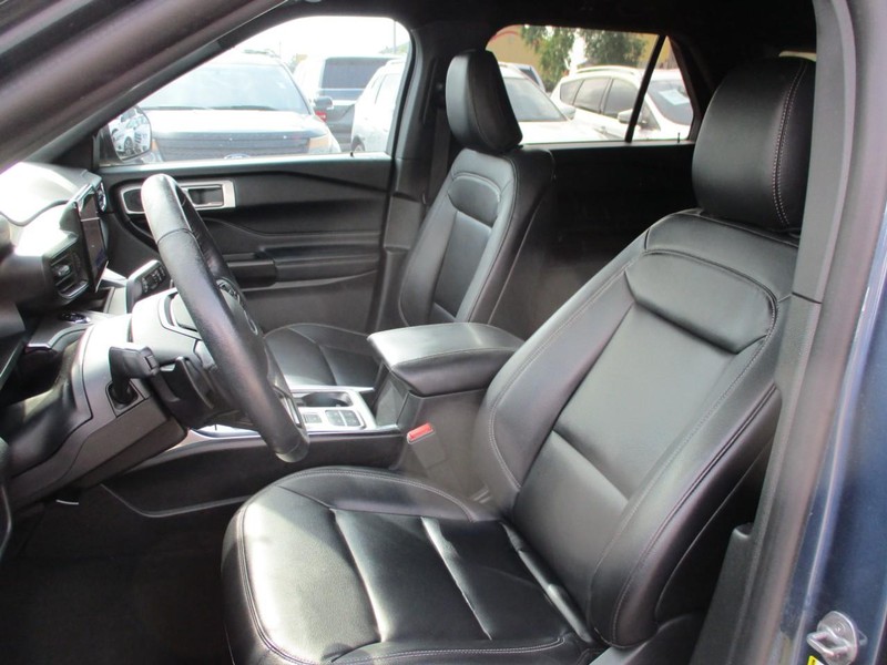 Ford Explorer Vehicle Image 09