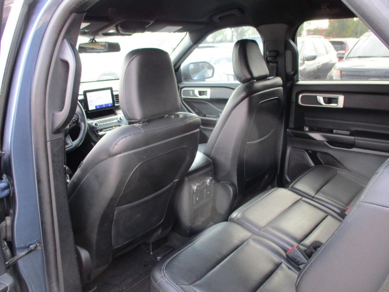 Ford Explorer Vehicle Image 11